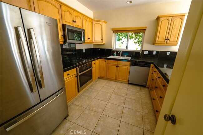 Building Photo - 52720 Avenida Diaz