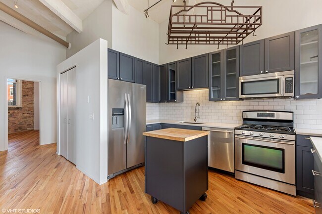 Foto del edificio - 1720 N Marshfield Ave