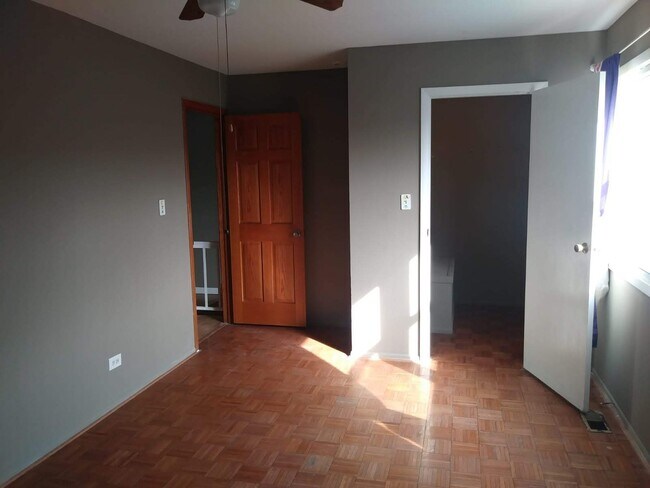 Building Photo - 1362 S Glen Cir