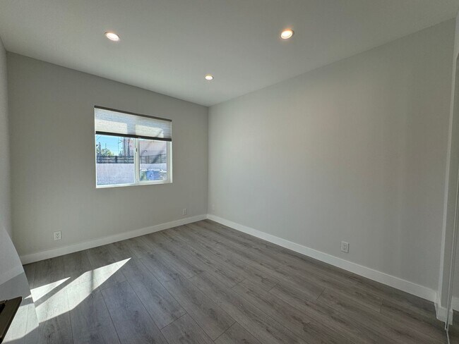 Building Photo - All New 1 bedroom 1 bath ADU with a Privat...