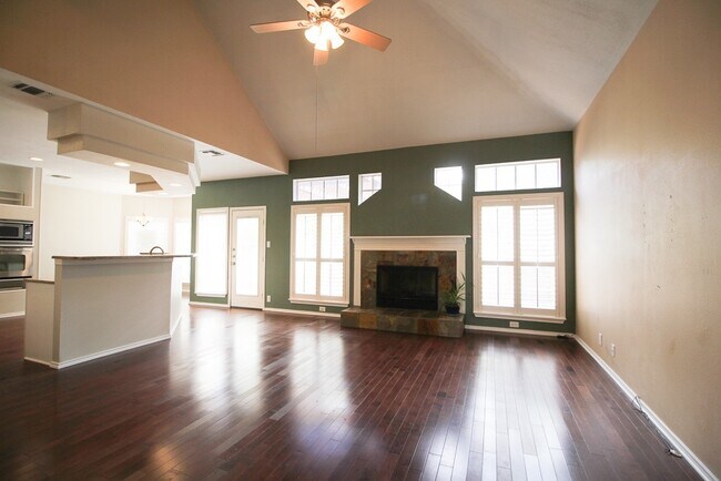 Foto del edificio - Beautiful home in Helotes. 3 Bedroom, 2 1/2 Bath Move In June 10th!