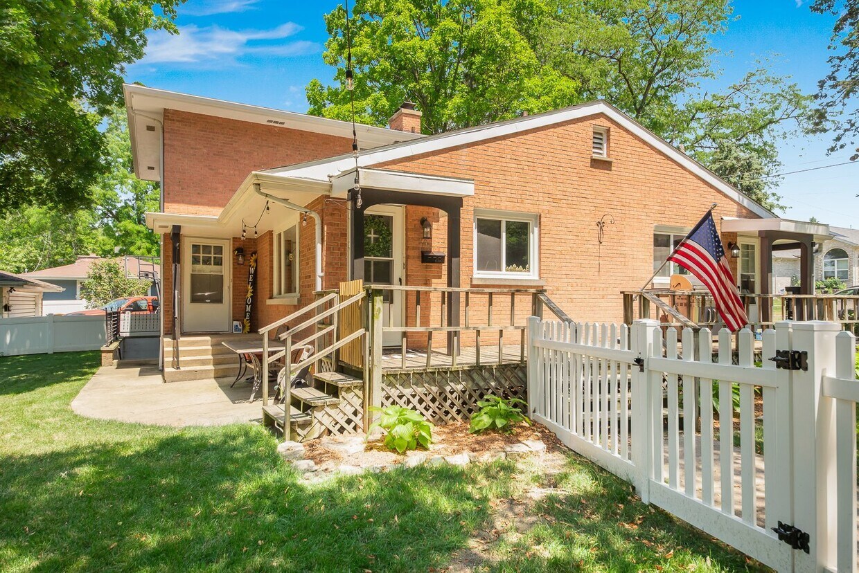 Primary Photo - 409 S Hamilton St