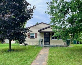 Building Photo - 709 E Seventh St