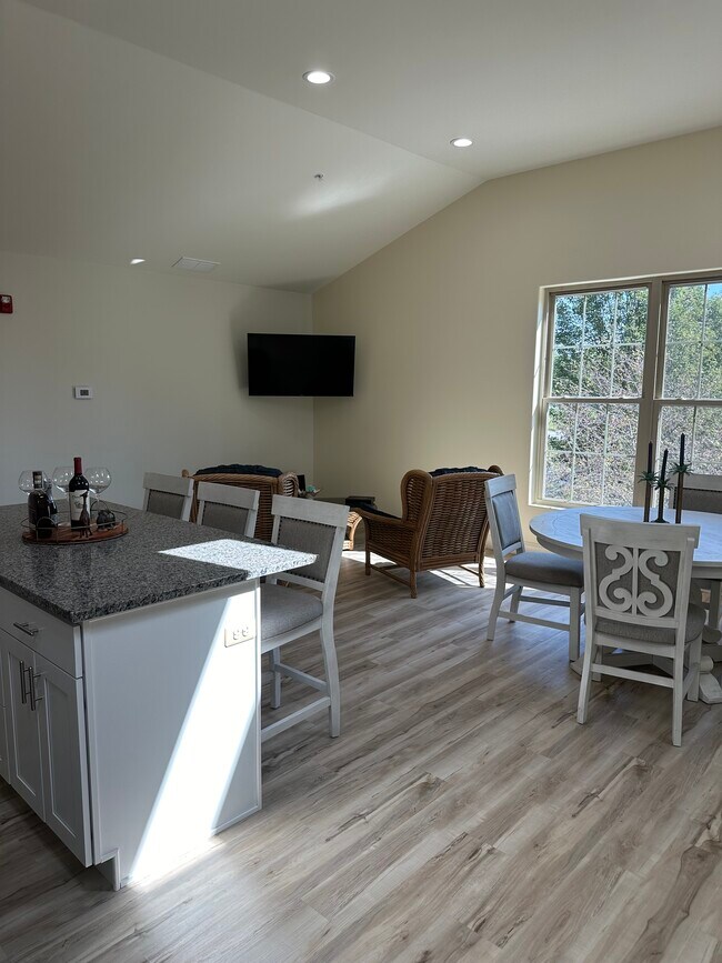 Foto del edificio - 4521 Ravenswood Rd