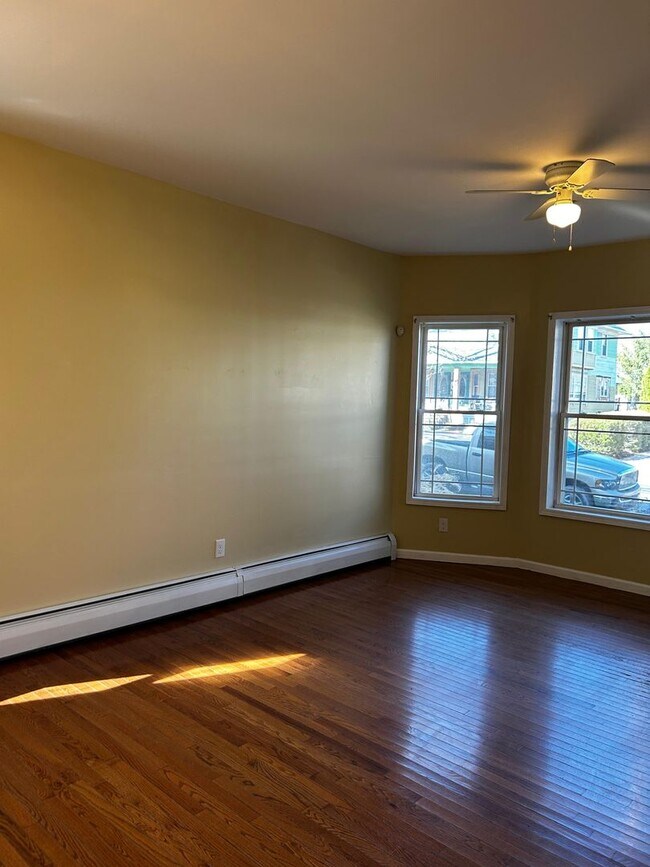 Building Photo - 1326 E Gibson St