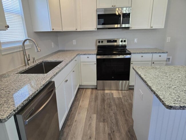Building Photo - 4115 W 57th St