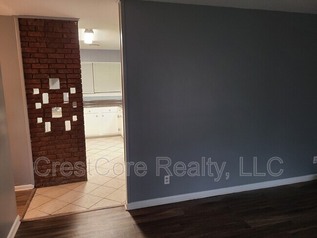 Building Photo - 5375 Millbranch Rd
