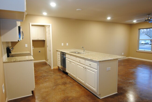 Foto del edificio - 3/2 Open Floor Plan, One Level in Sherwood