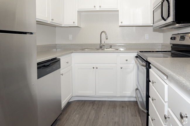 Fully Equipped Kitchens in Every Home! - Vista Pointe