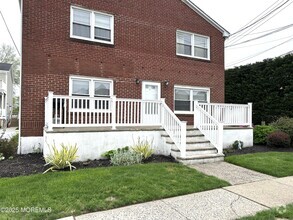 Building Photo - 819 16th Ave