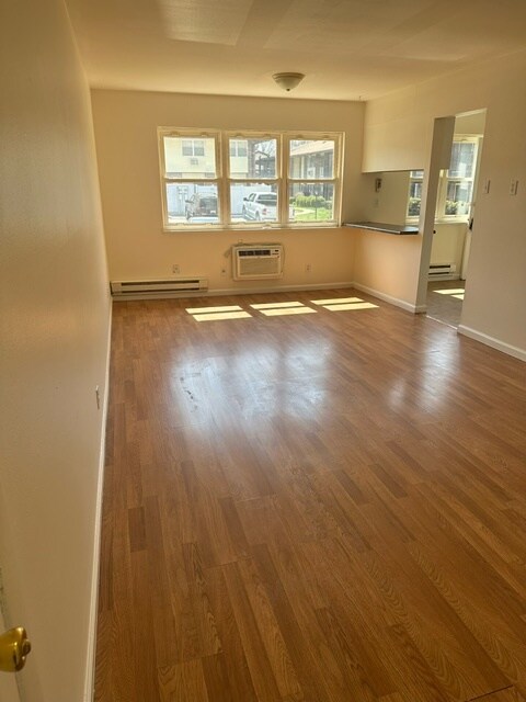 Foto del edificio - 7594 Hazelcrest Dr