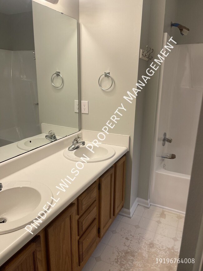 Building Photo - 207 Highgate Cir