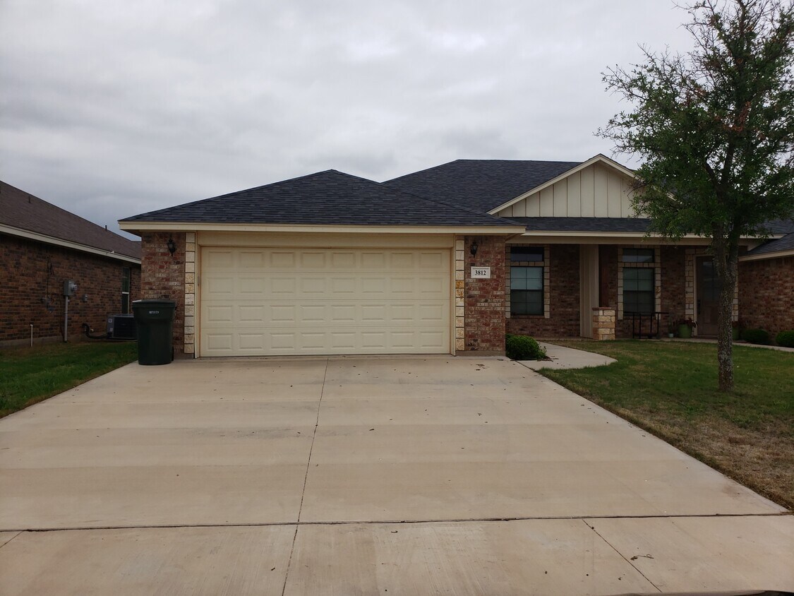 Primary Photo - 3810 Carrera Ln