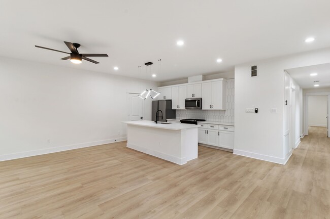 Building Photo - 4114 Castor St