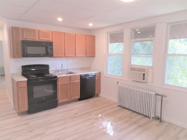 Foto del edificio - 2421 Beechwood Blvd