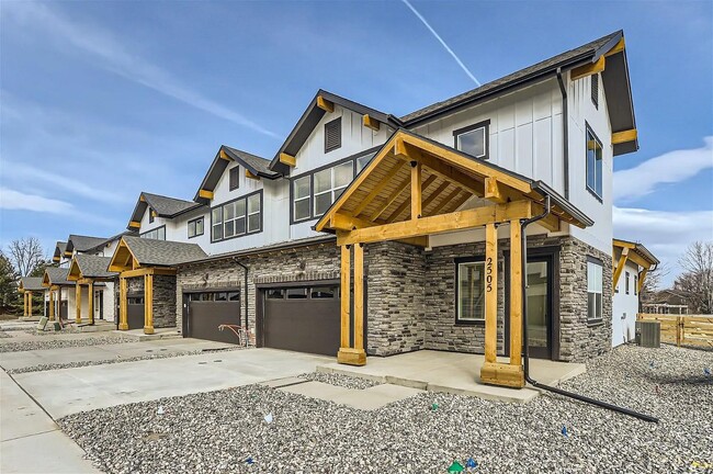 Building Photo - Barry Linn Townhomes