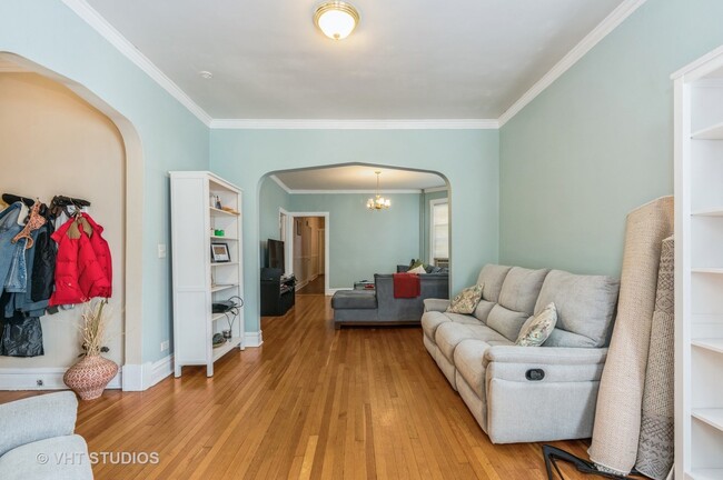 Building Photo - 1340 W Rosedale Ave