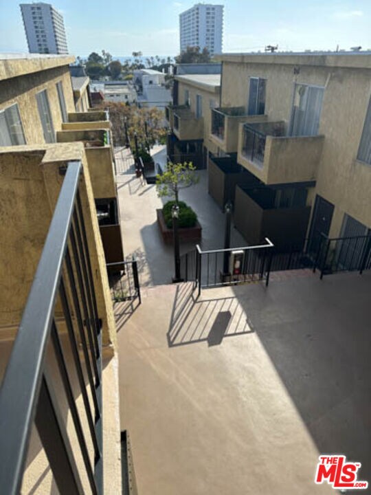 Foto del edificio - 2727 3rd St