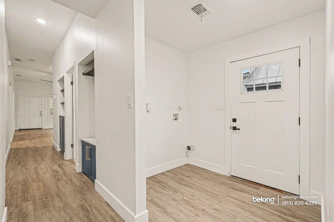 Foto del edificio - 1922 W Main St