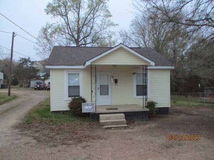 Primary Photo - 1205 Laura Ave