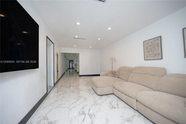 Foto del edificio - 2920 SW 69th Pl