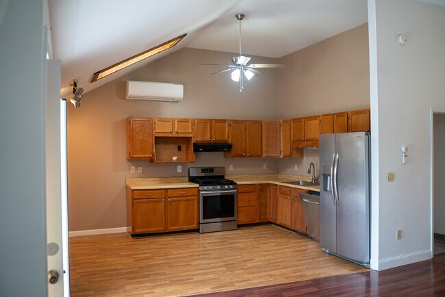 Building Photo - 190 Pearl St