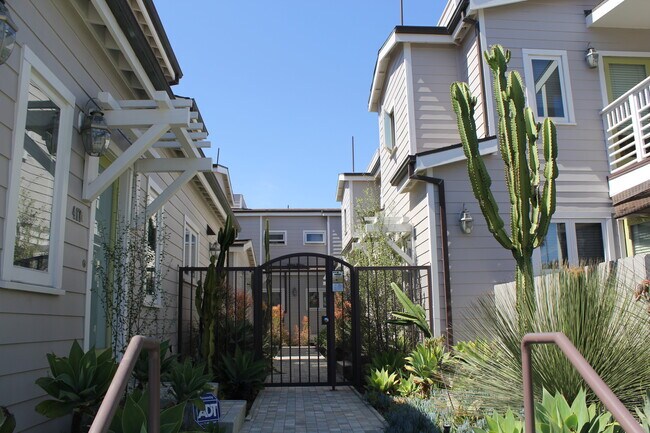 Foto del edificio - 419 Ocean Park Blvd