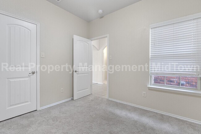 Foto del edificio - Charming Newer Home Master-planned communi...