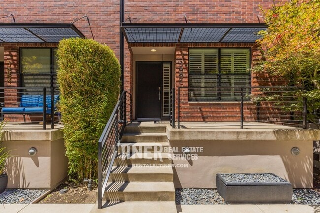 Building Photo - 1322 E Sutter Walk