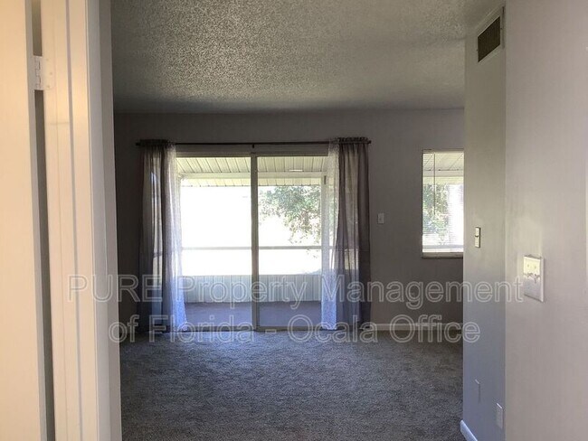 Building Photo - 574 Fairways Cir