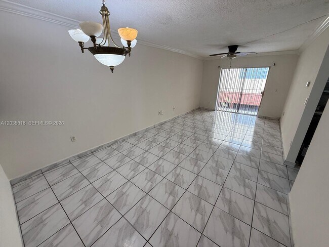 Foto del edificio - 1285 W 26th Pl