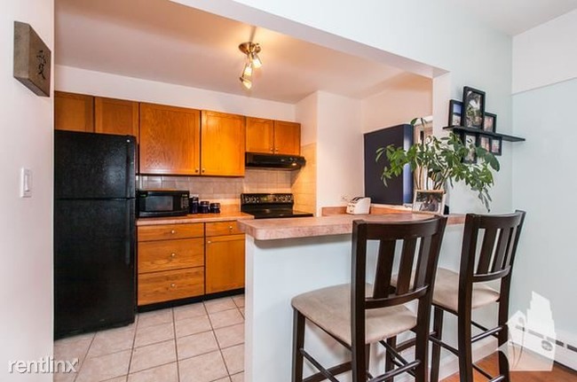 Building Photo - 1 br, 1 bath - 4970 N Marine Dr Apt 921