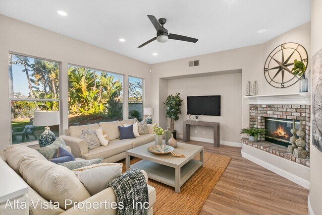 Building Photo - 4 br, 2.5 bath House - 3490 Camino Corte