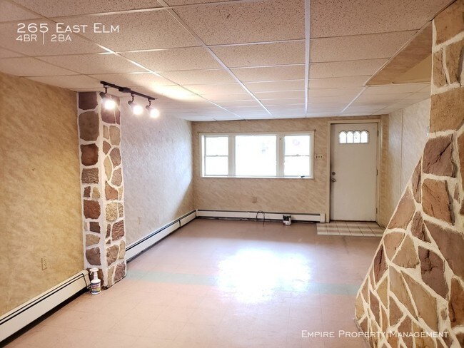 Building Photo - 265 E Elm St