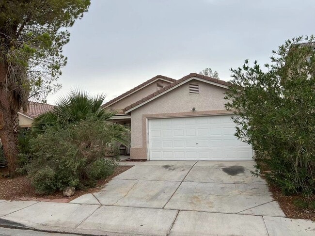 Foto del edificio - 3639 Russian Olive St
