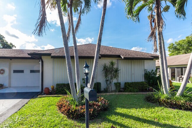 Building Photo - 4721 Greentree Cir