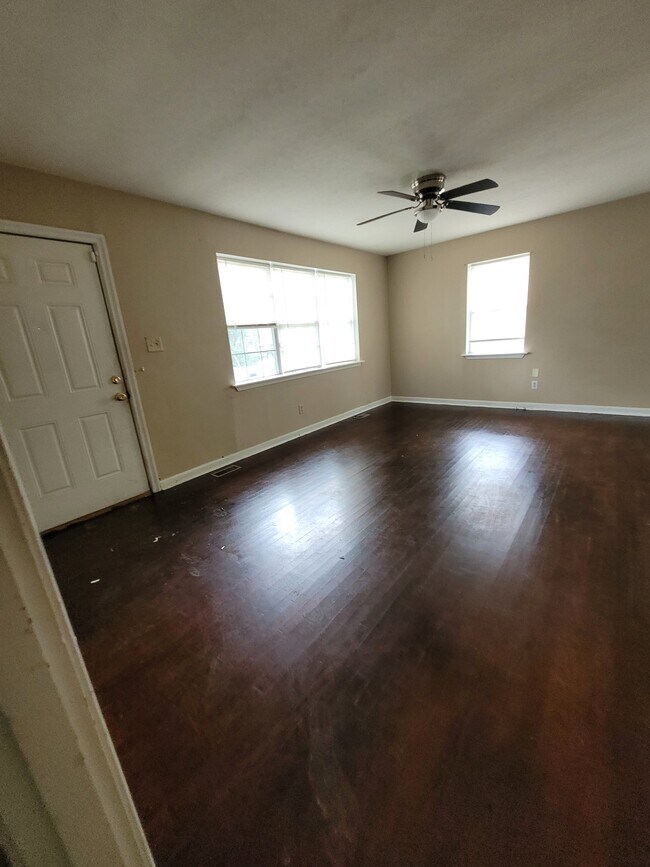 Foto del edificio - 2508 Elderberry Dr