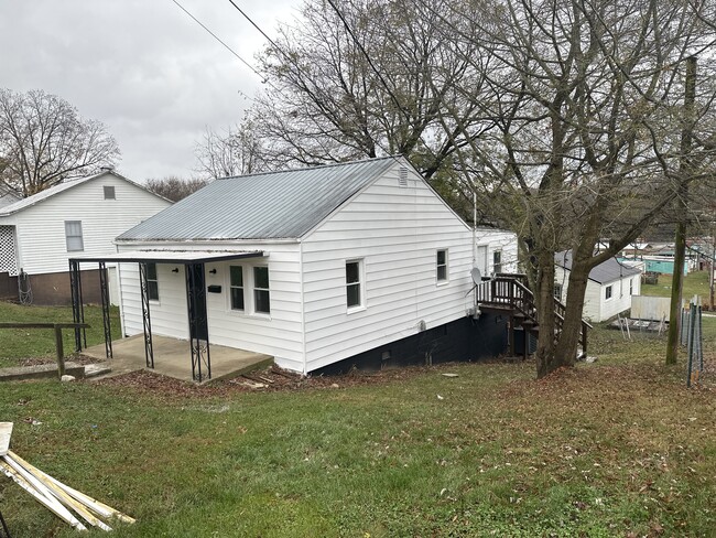 Building Photo - 113 Bayberry St