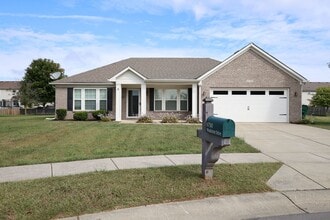 Building Photo - 6750 Woodcrest Dr