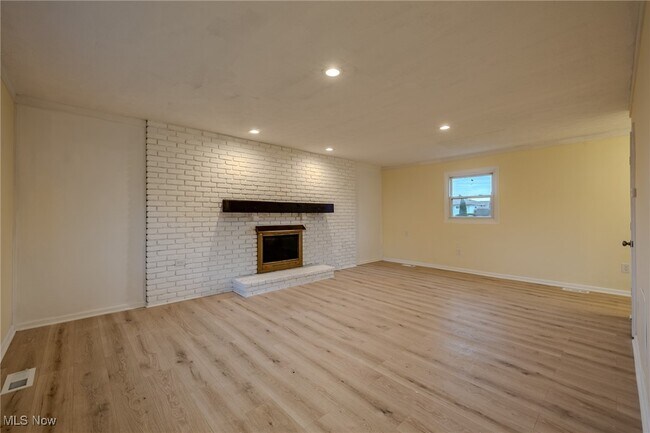 Foto del edificio - 34690 Beachpark Dr
