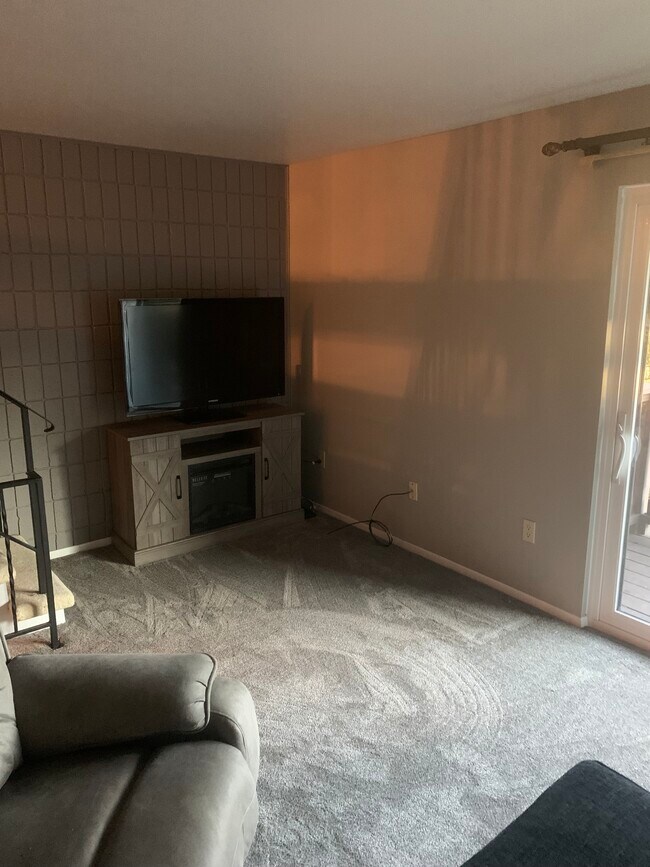 Sala de estar - 232 Woodbridge Dr