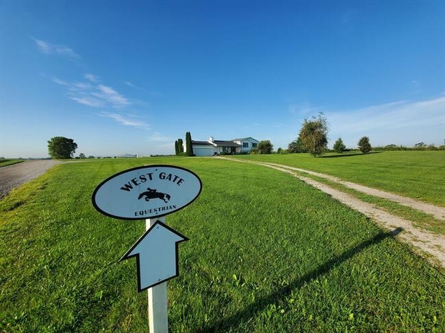 Foto del edificio - 809 E Eagle Lake Rd
