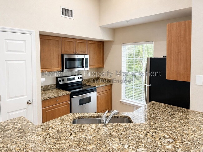 Building Photo - 5541 Rosehill Rd