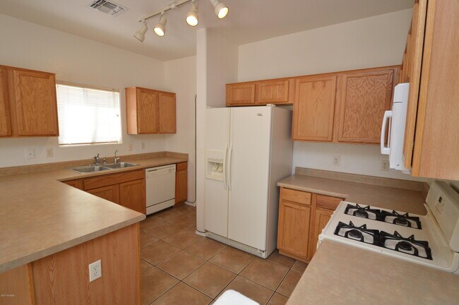 Building Photo - 13224 E Coyote Well Dr