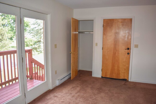Building Photo - 2 Bedroom in Jersey Shore with 1 Car Garage!