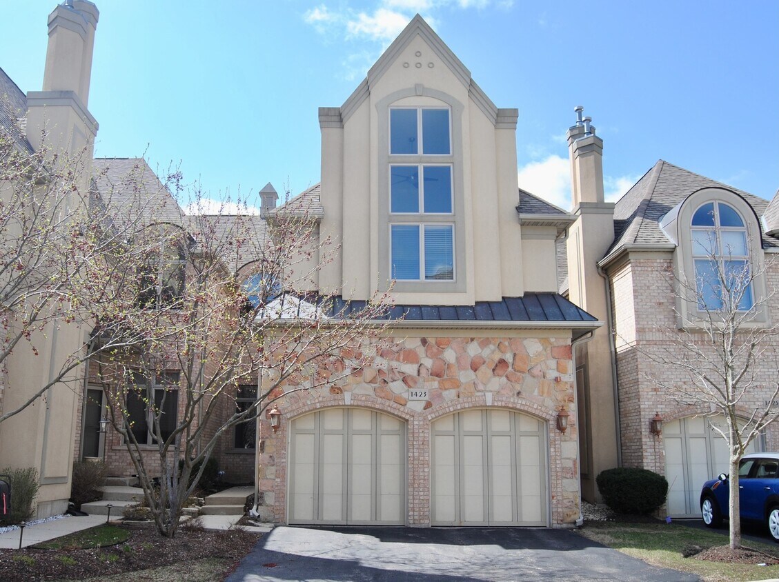 Primary Photo - 1423 Rue Paris Pl