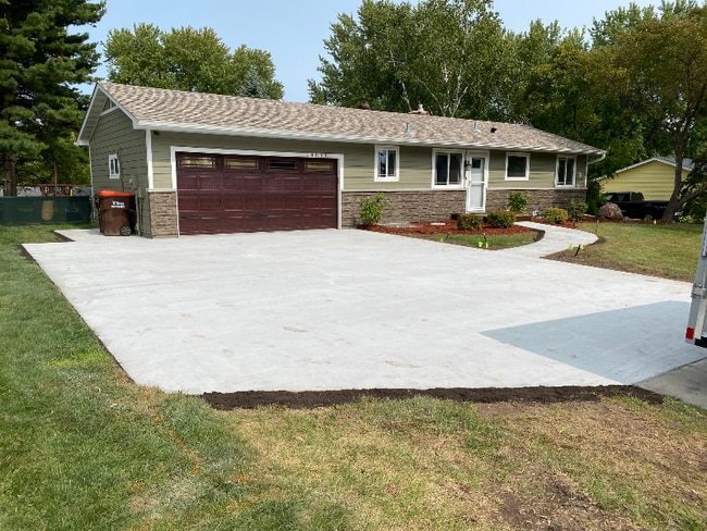 Building Photo - 14860 Upper 55th St N