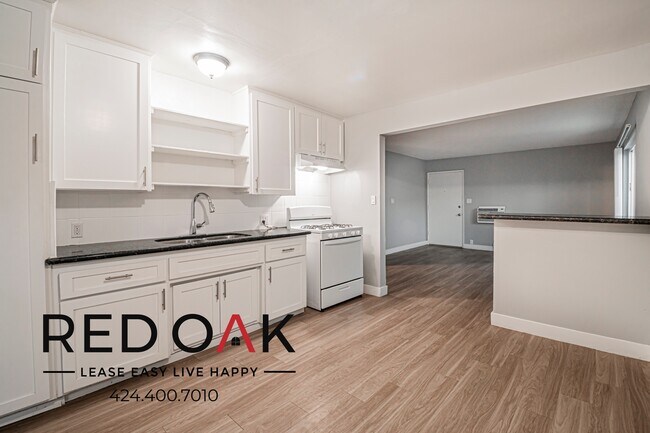 Foto del edificio - 690 S Riverside Ave