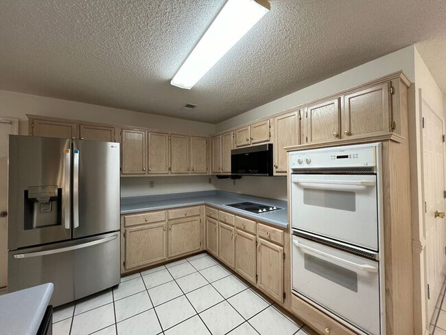 Foto del edificio - 1780 Elderberry Ln