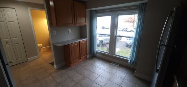 Building Photo - 7886 Marioak Dr